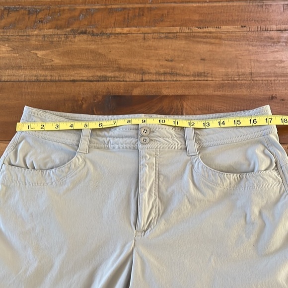 𝅺eddie Bauer women’s shorts, size 14 - Picture 4 of 9